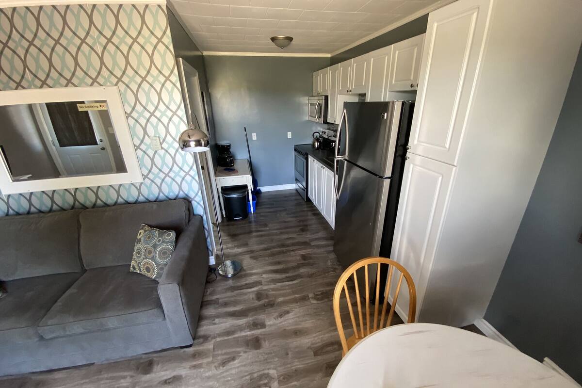 room #3 signature apartment, 1 bedroom | private kitchen | fridge, microwave, coffee/tea maker