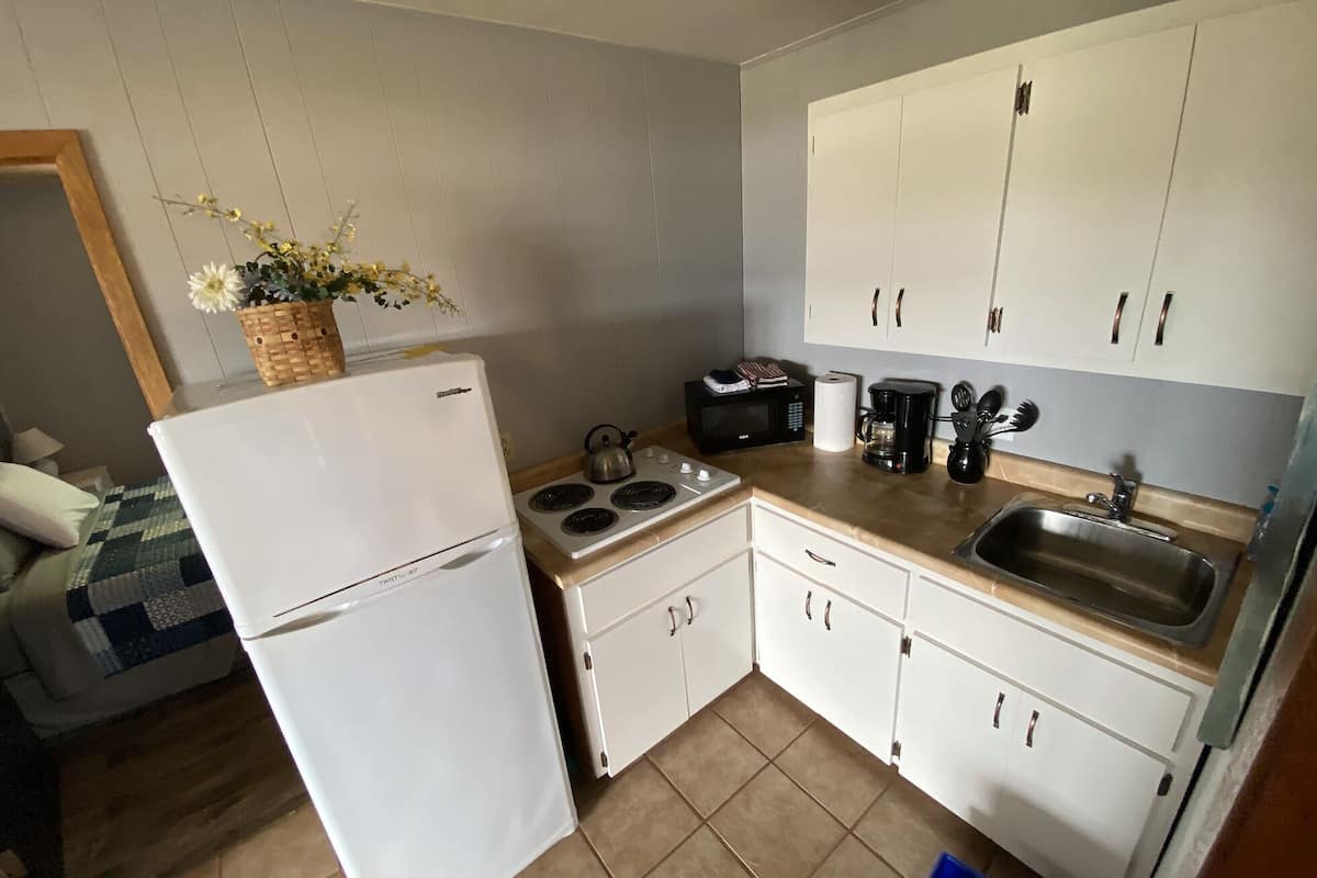 cottage #6 premium cottage, 2 bedooms | private kitchen | fridge, microwave, coffee/tea maker
