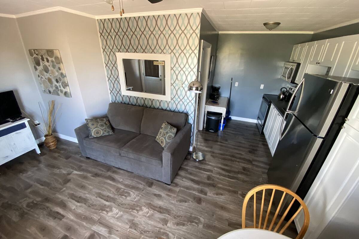 room #3 signature apartment, 1 bedroom | living area | 32-inch flat-screen tv with cable channels, tv