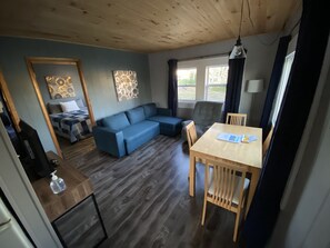 Cottage #3 Premium Cottage, 2 bedrooms | Living area | 32-inch flat-screen TV with cable channels, TV - Pines Motel (Rustico)