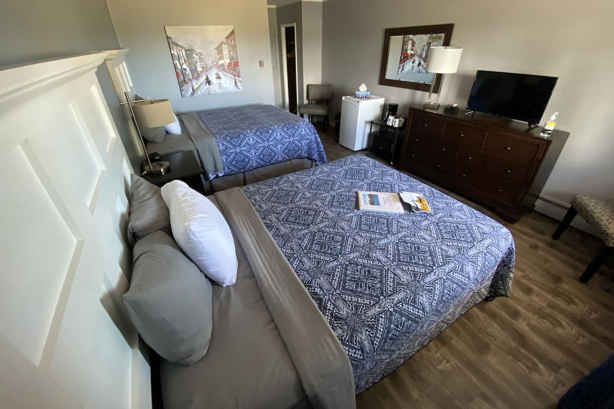 1 habitación, tabla de planchar con plancha y camas extra gratis