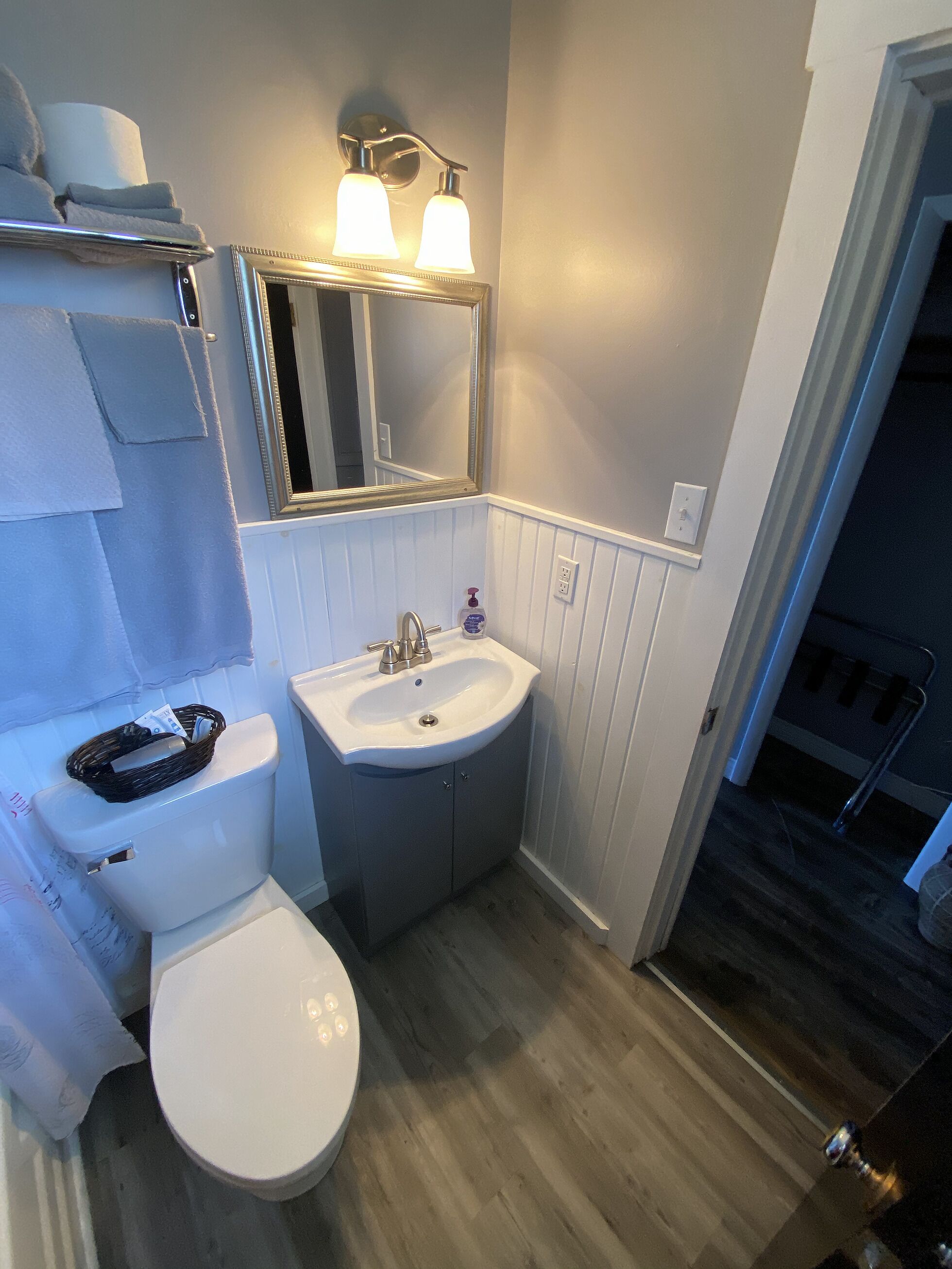 room #5 standard room, 2 double beds | bathroom | combined shower/bathtub, hair dryer, towels