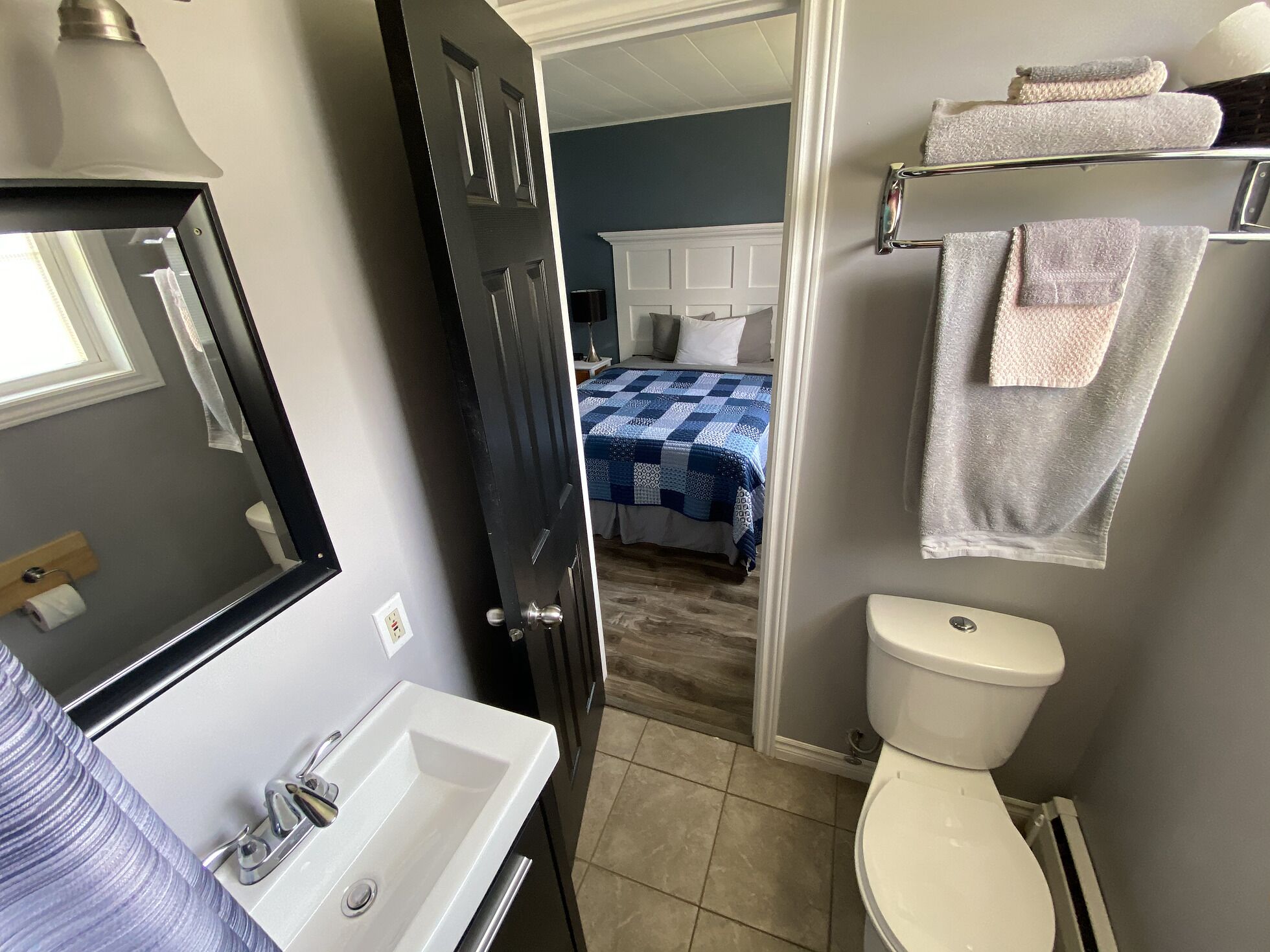 Appartement Signature, 1 chambre | Salle de bain | Ensemble baignoire-douche, séchoir à cheveux, serviettes fournies