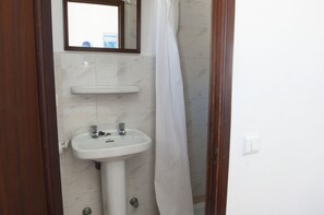 Shower dan handuk