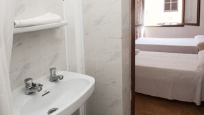 Douche, serviettes fournies
