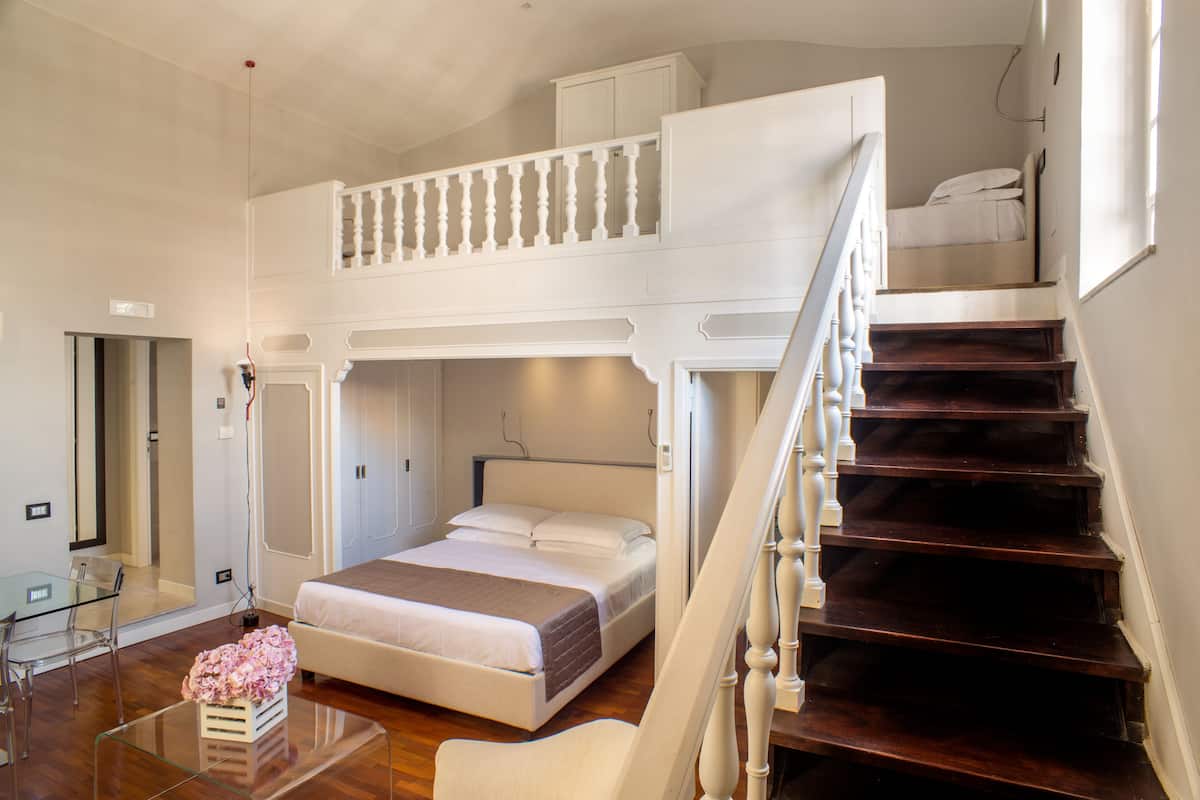 Estudio, en edificio anexo (su 2 livelli, Via Frattina 17) | Minibar, caja fuerte, sistema de insonorización