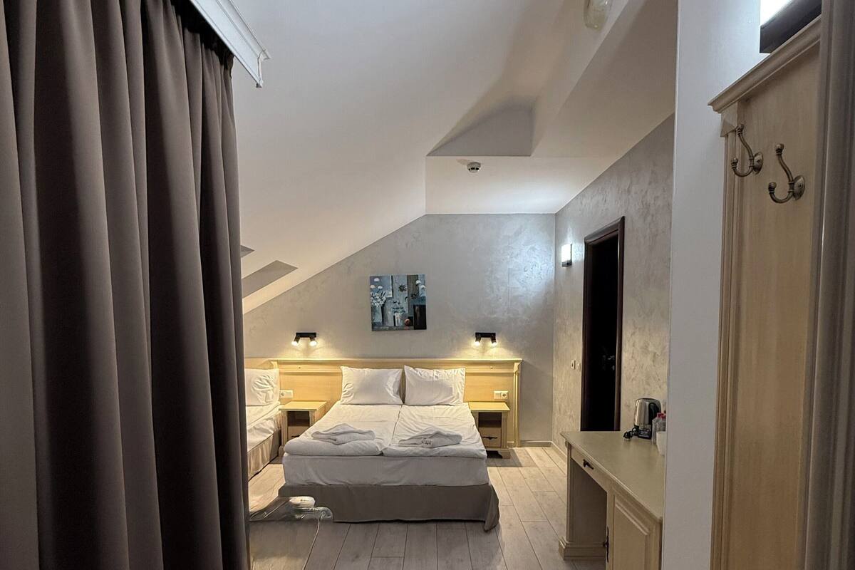 Monolocale Standard | Minibar, una scrivania, postazione laptop, insonorizzazione