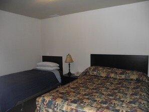 Quarto família, cozinha | Escrivaninha, espaço de trabalho para notebook, cortinas blackout