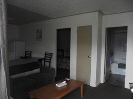 Quarto família, cozinha | Área de estar | TV de tela plana