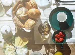 Free daily continental breakfast
