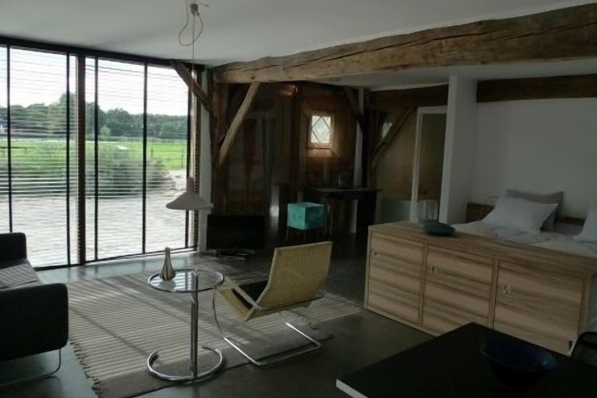 Deluxe Suite, 1 King Bed, Hot Tub | Minibar, cots/infant beds, rollaway beds, free WiFi