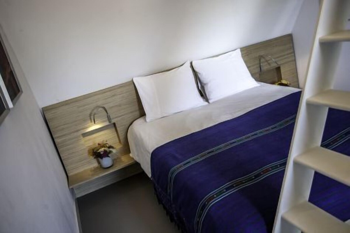 Suite, 1 King Bed, Hot Tub | Minibar, cots/infant beds, rollaway beds, free WiFi