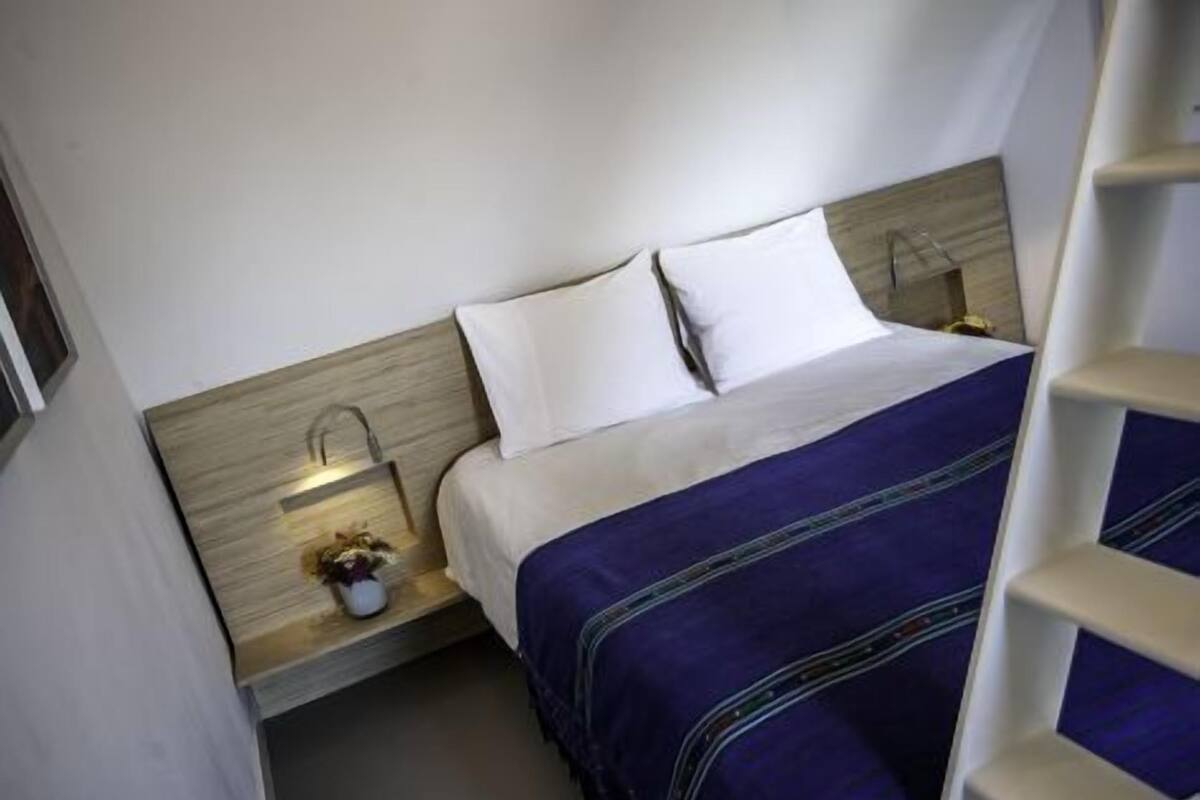 Suite, 1 King Bed, Hot Tub | Minibar, cots/infant beds, rollaway beds, free WiFi