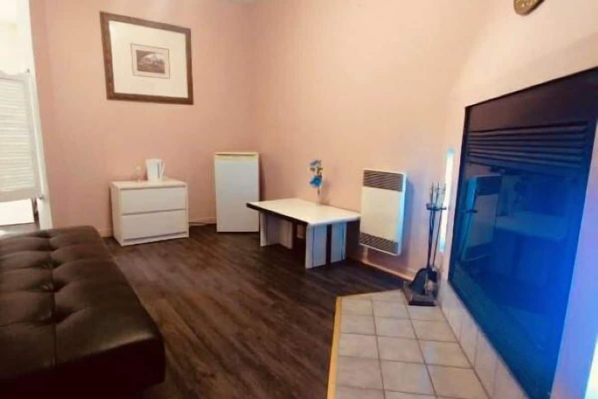 Deluxe suite, 1 kingsize bed met slaapbank, bubbelbad (Fireplace) | Luxe beddengoed, een bureau, gratis wifi, rolstoeltoegankelijk