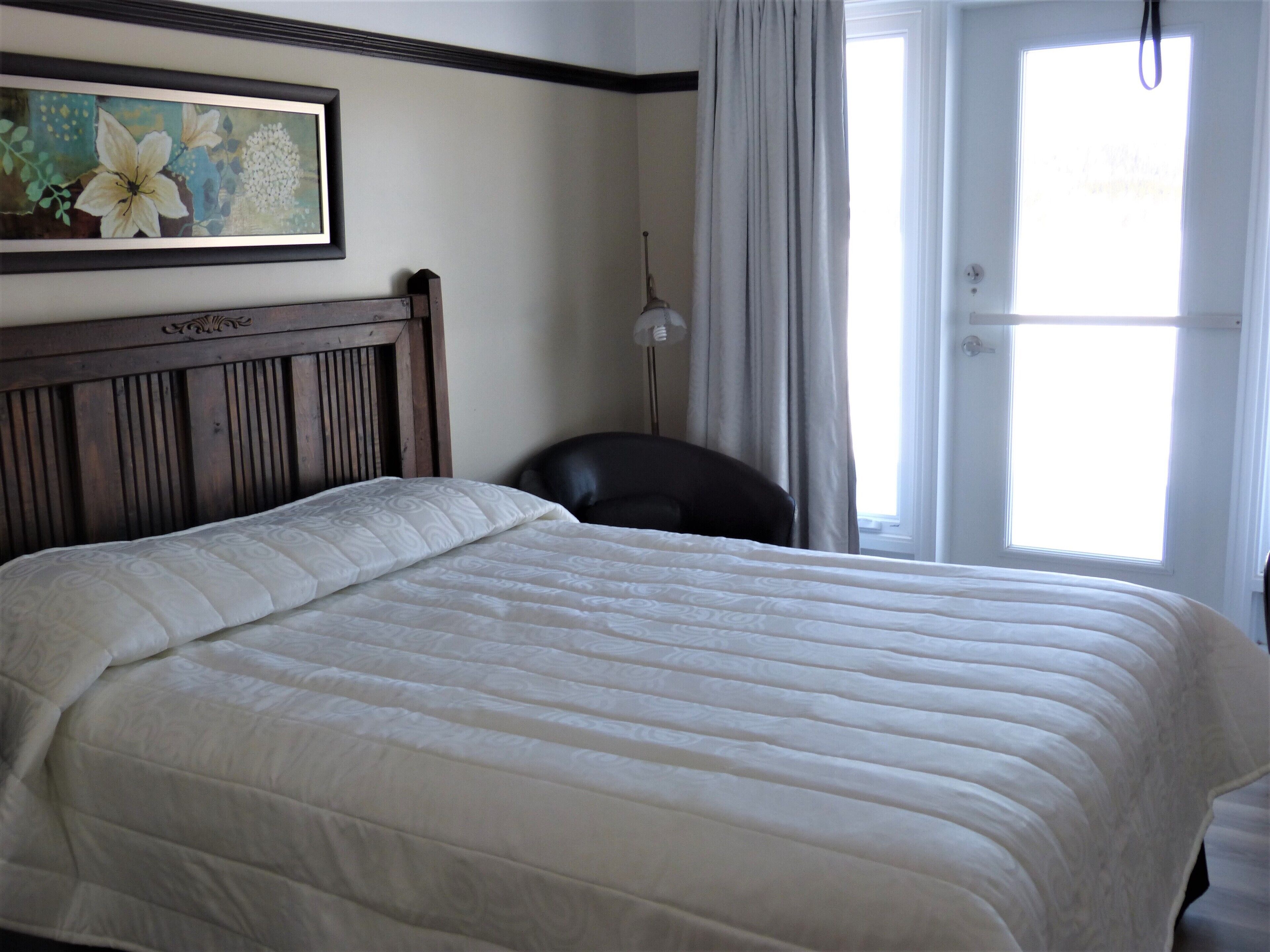 double room, 1 queen bed, terrace, lakeside | 1 bedroom, soundproofing, free wifi, bed sheets