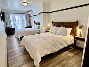 Firemannsrom  – superior, 2 queensize-senger, terrasse, ved innsjø | Lydisolert, wi-fi (inkludert) og sengetøy
