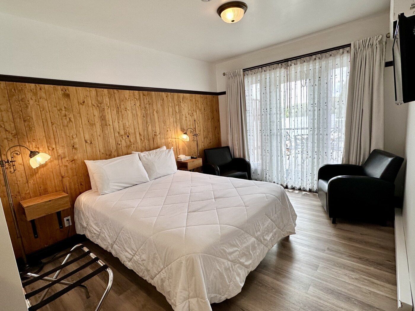 Double Room, 1 Queen Bed, Terrace, Lakeside | Soundproofing, free WiFi, bed sheets