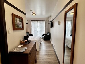 Double Room, 1 Queen Bed, Terrace, Lakeside | Living area | 36-inch flat-screen TV with satellite channels, TV - Auberge du Lac Malcom (Sayabec)