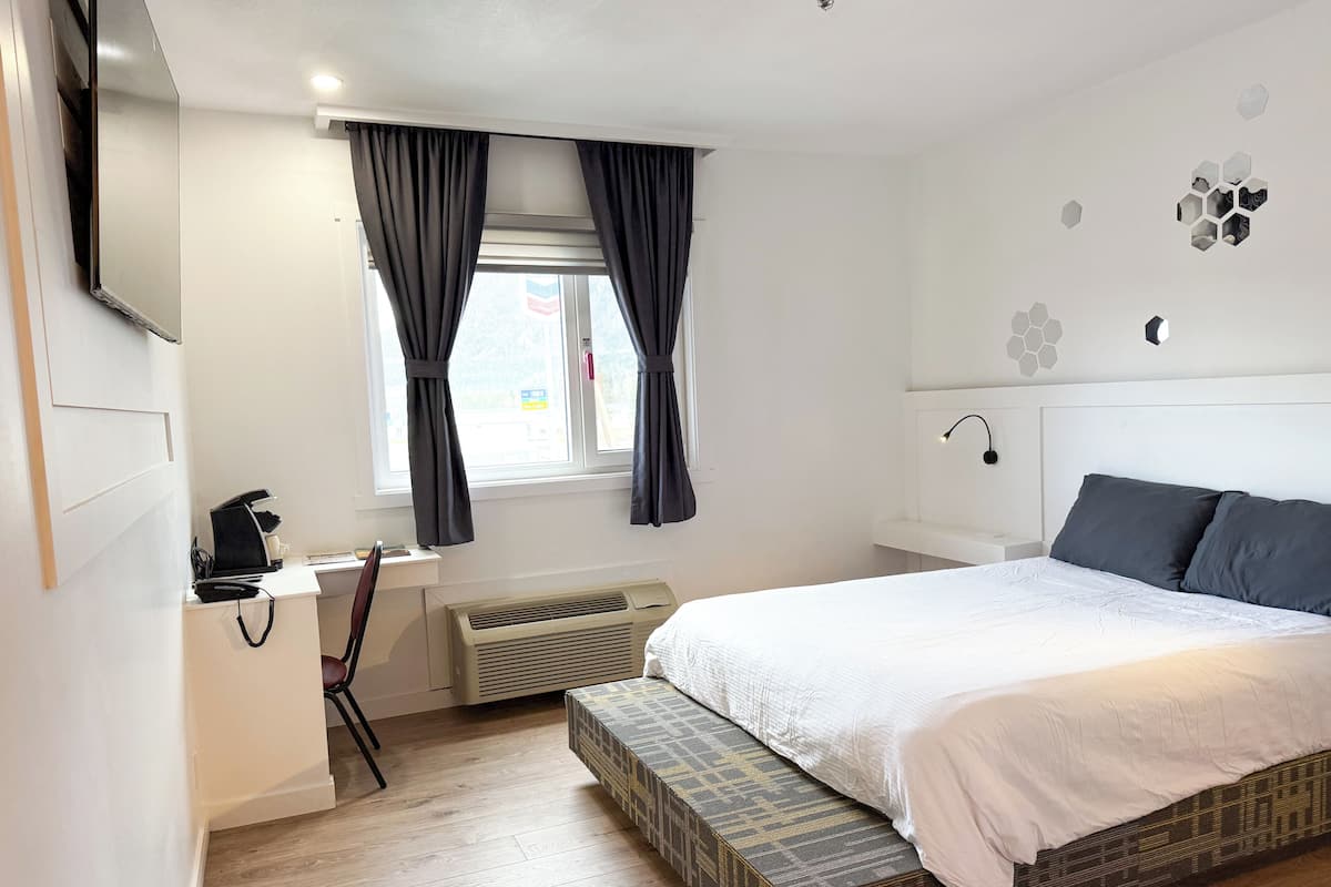 Pillowtop beds, desk, iron/ironing board, WiFi (free)