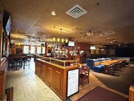 Ofrece almuerzos y cenas