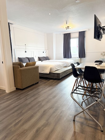 Deluxe Suite | 1 bedroom, pillowtop beds, desk, iron/ironing board
