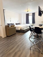 Deluxe Suite | Pillowtop beds, desk, iron/ironing board, free WiFi