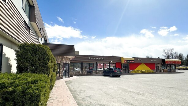 A commercial building with a restaurant, a liquor store, and a convenience store.