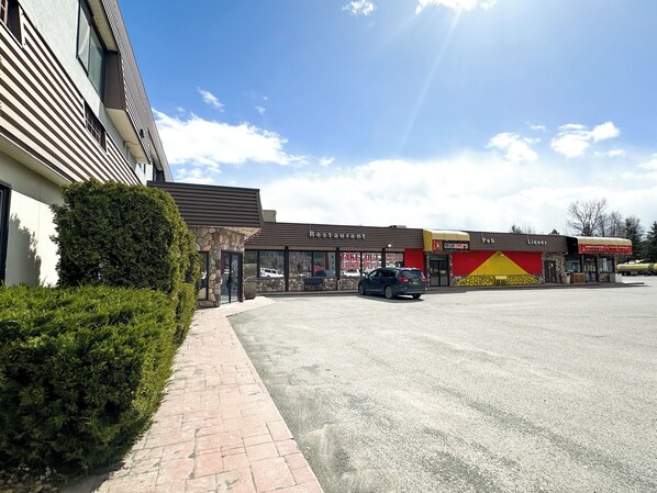 A commercial building with a restaurant, a liquor store, and a convenience store. - Northern Motor Inn (Terrace)