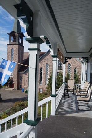 Porch - B&B Le Manoir du vieux Presbytère (Port-Daniel-Gascons)