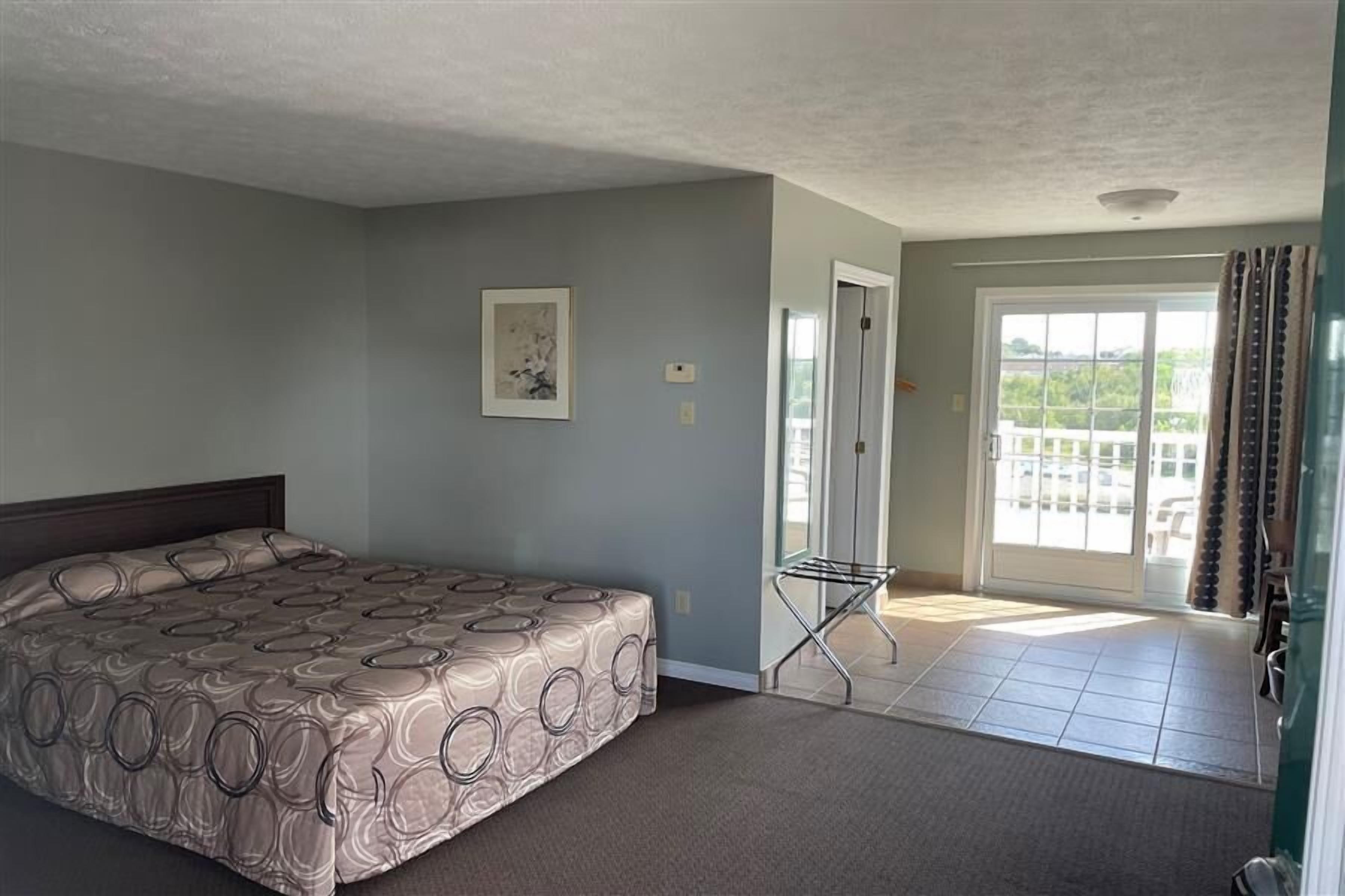 Panorama-Zimmer, 1 Queen-Bett, Balkon, Flussblick | Hochwertige Bettwaren, Schreibtisch, Bügeleisen/Bügelbrett