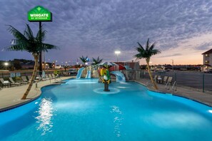 Indoor pool, seasonal outdoor pool, pool umbrellas, pool loungers - Wingate by Wyndham Wisconsin Dells Waterpark (Baraboo)