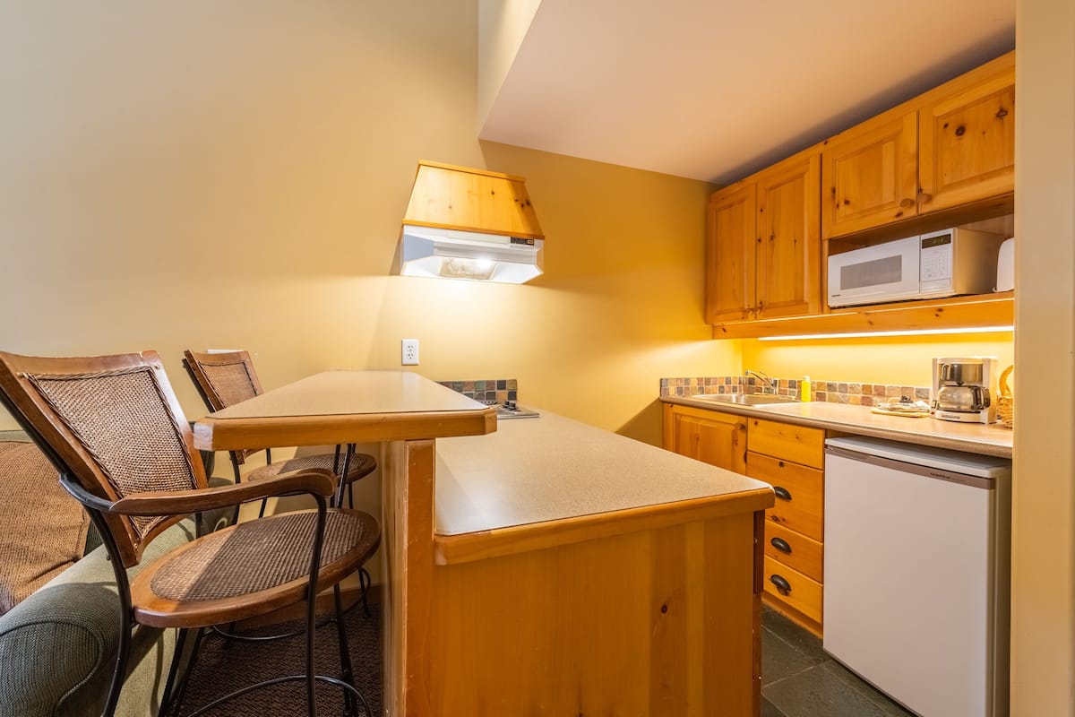 loft, kitchenette | private kitchenette | fridge, microwave, stovetop, dishwasher