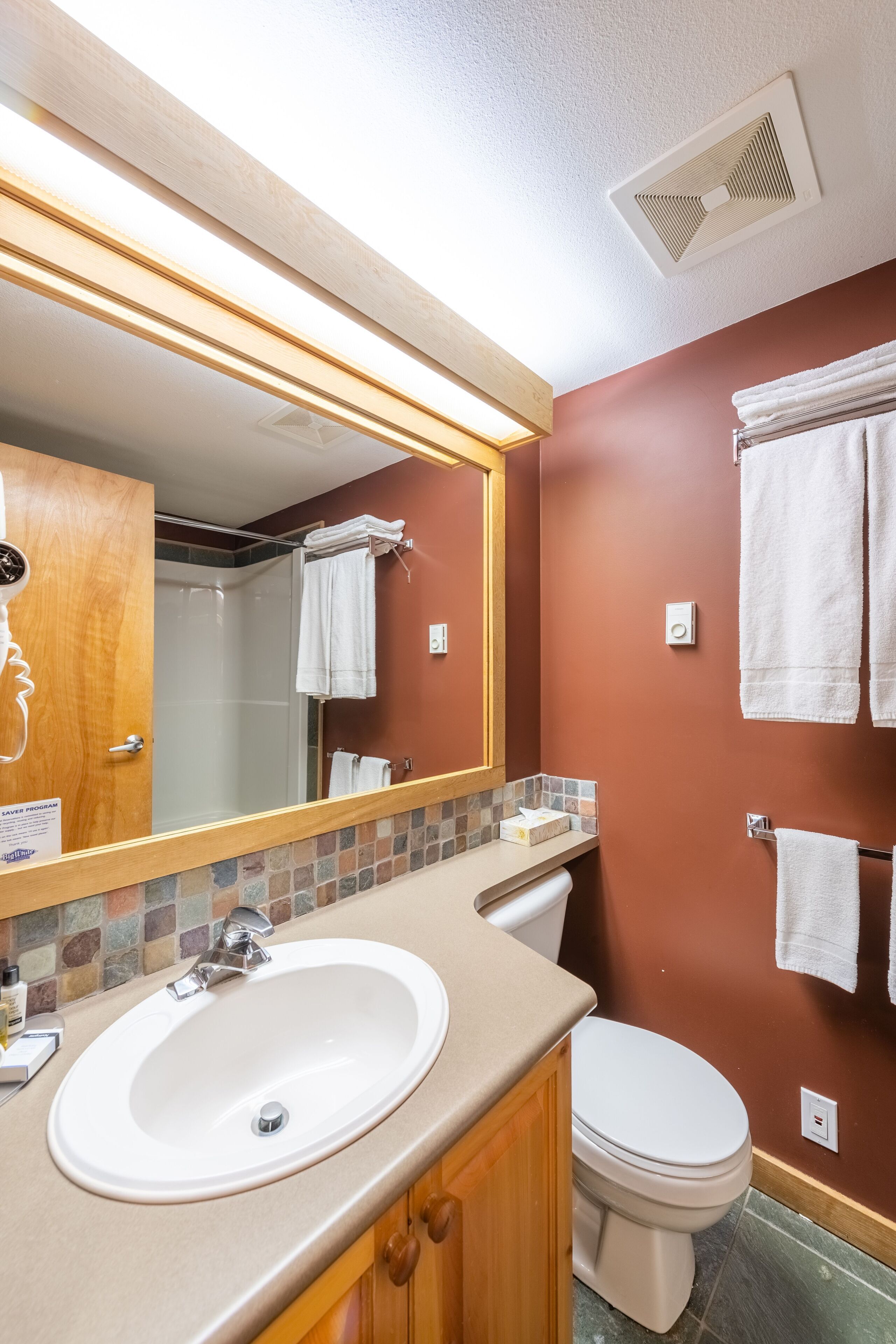 loft, kitchenette | bathroom | combined shower/bathtub, free toiletries, hair dryer, towels