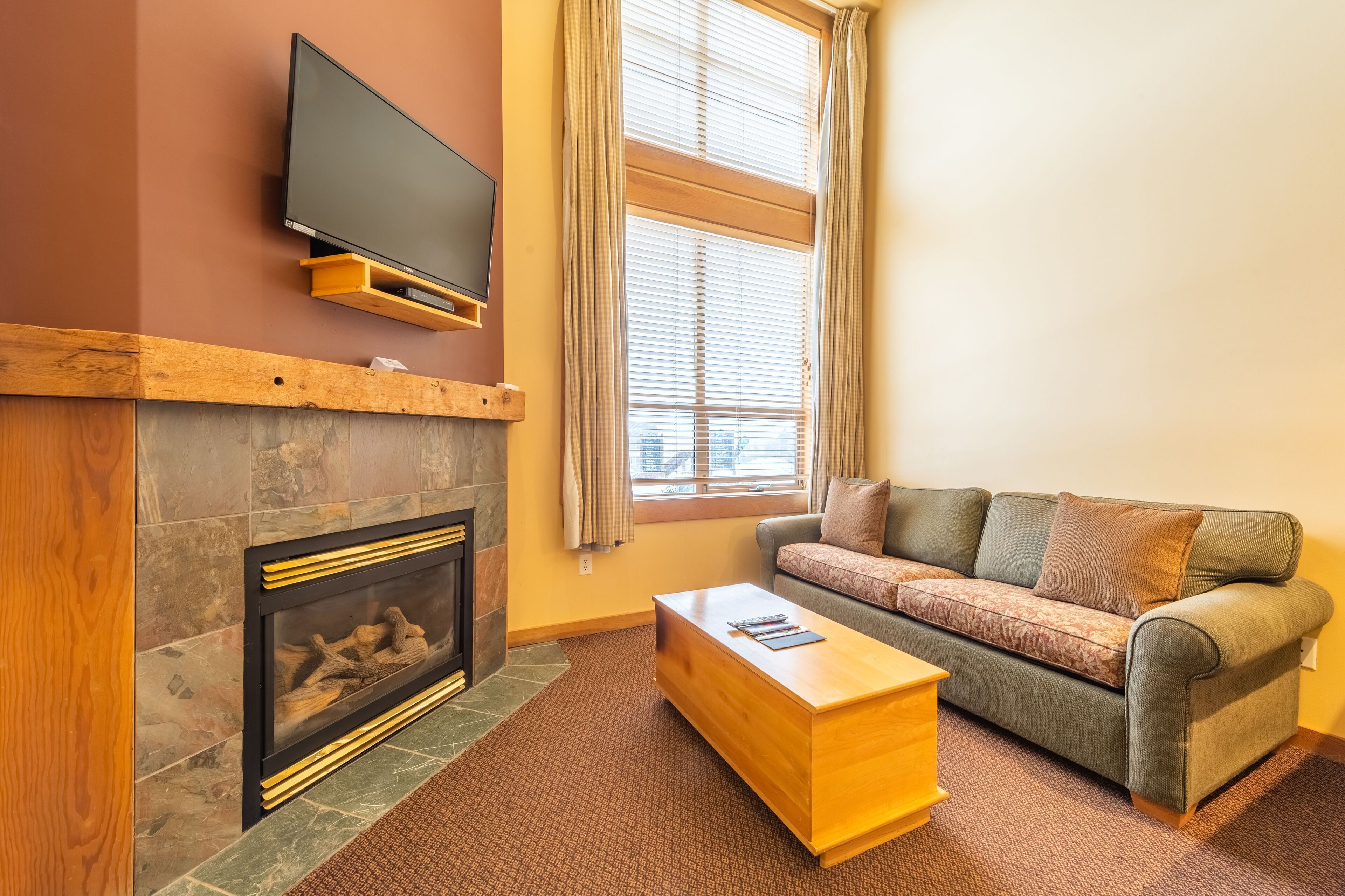 loft, kitchenette | living area | 39-inch flat-screen tv with cable channels, tv, fireplace