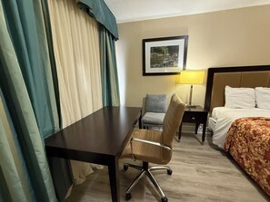 Room, 1 Queen Bed, Non Smoking | Individually decorated, individually furnished, desk, laptop workspace - Mohawk Motel (Brantford)