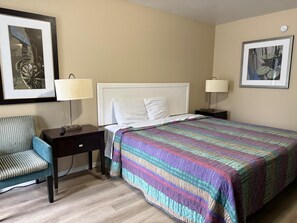 Individuell dekoriert, individuell eingerichtet, Schreibtisch