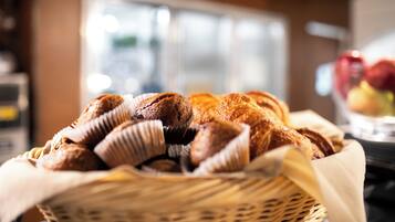 ๋งค์ผ ๋ทํ ๋ฌด๋ฃ ์์นจ ์์ฌ ํฌํจ