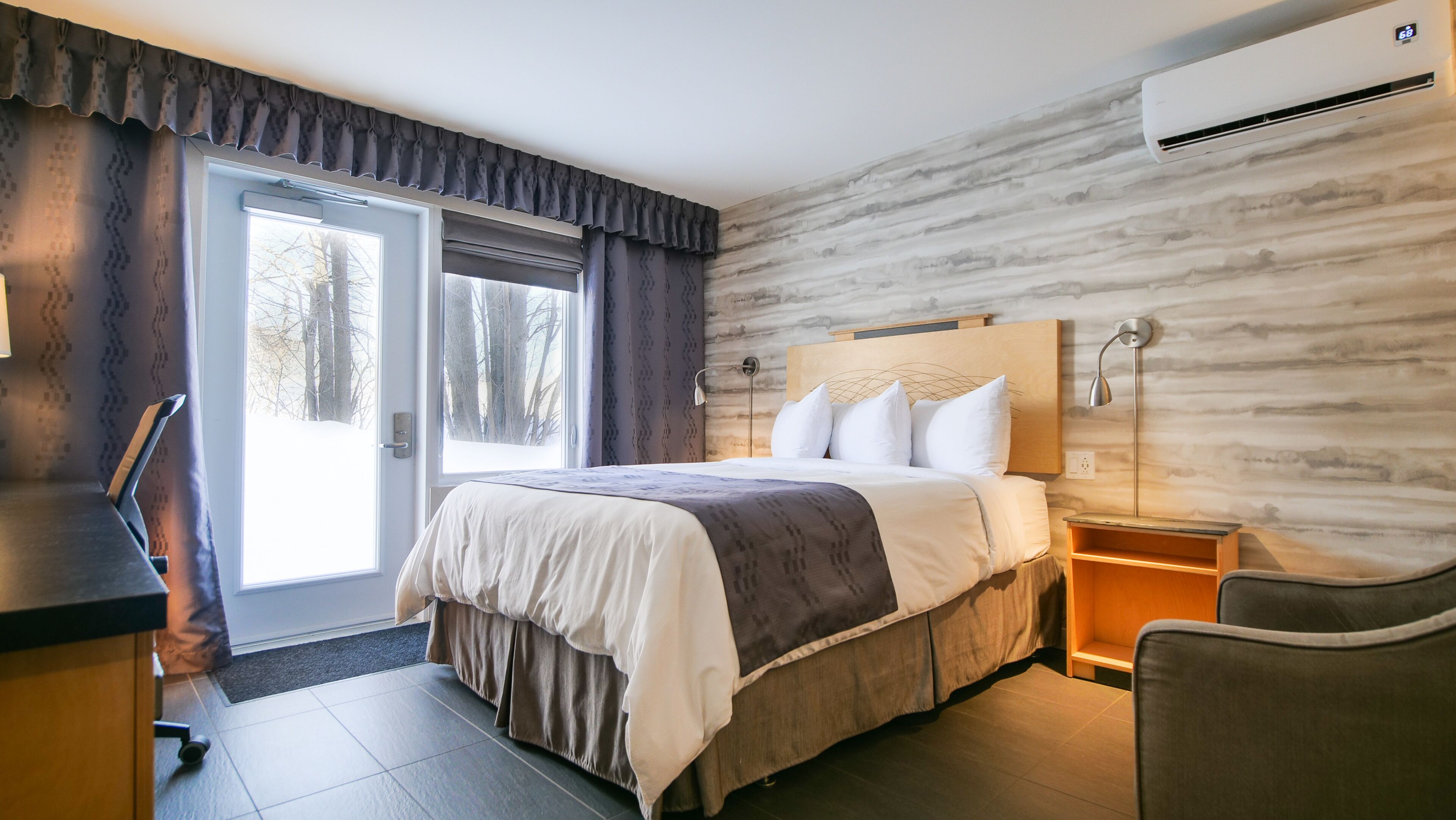 classic room, 1 queen bed, mountain view | 1 bedroom, premium bedding, in-room safe, individually decorated