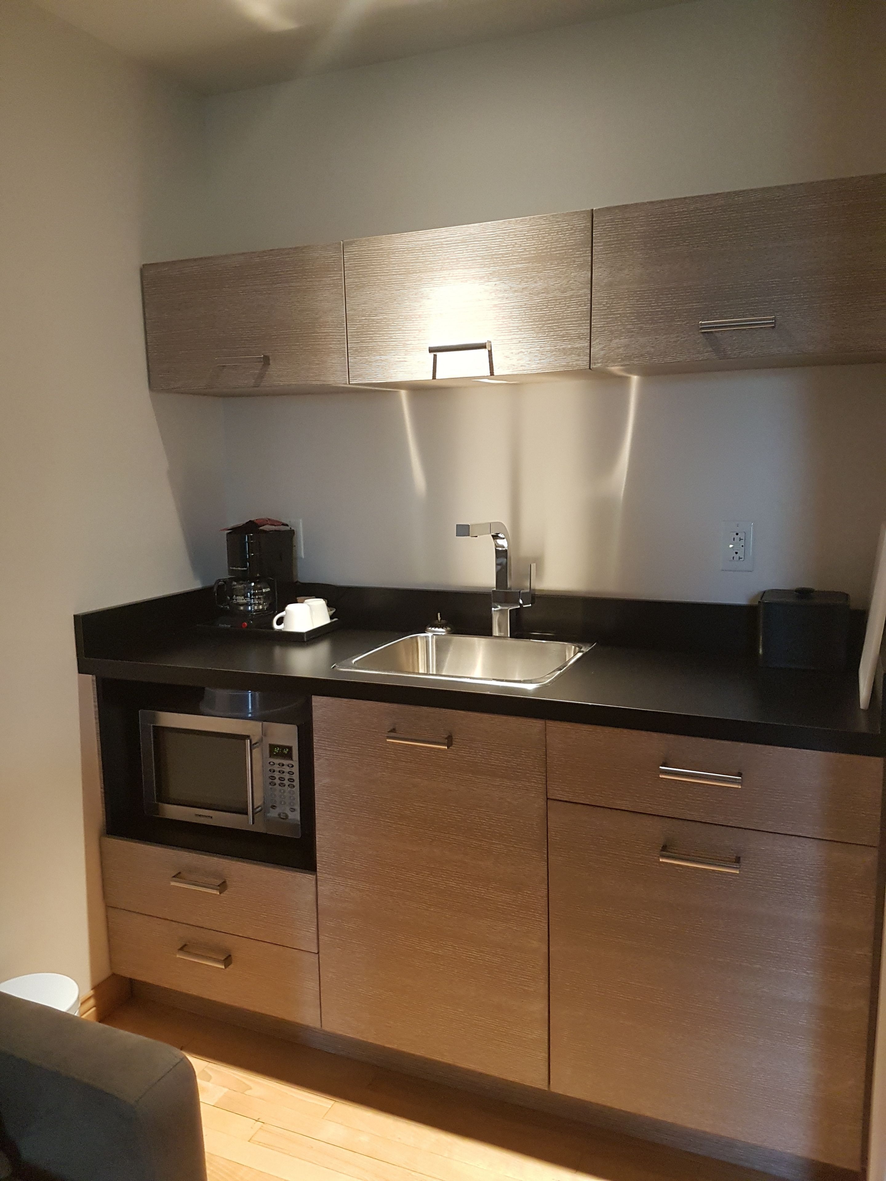 executive studio, 1 queen bed with sofa bed, kitchenette | private kitchen | mini-fridge, microwave, coffee/tea maker