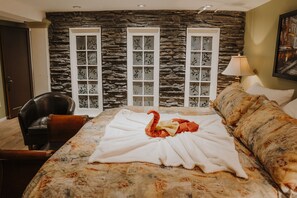 Chambre Confort, 1 très grand lit (La Marée basse) | Premium bedding, desk, WiFi, bed sheets - Auberge Bruine Océane (Matane)