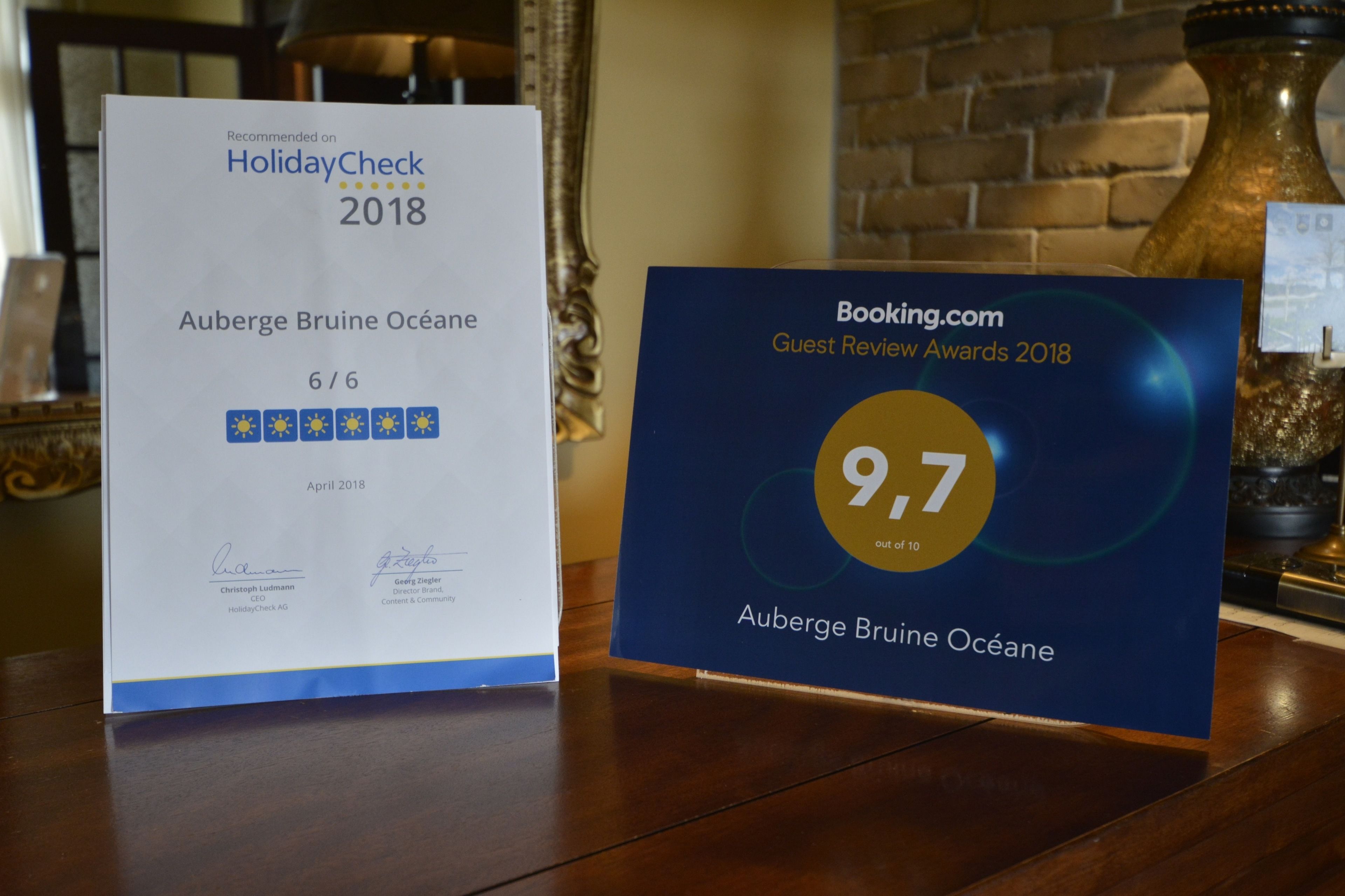 Dos premios para Auberge Bruine Océane, incluyendo una calificación de HolidayCheck 2018 de 6/6 y una calificación de 9.7 en los premios Booking.com Guest Review Awards 2018.