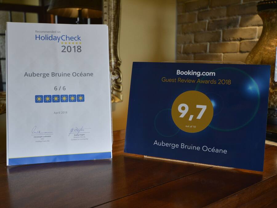 Dos premios para Auberge Bruine Océane, incluyendo una calificación de HolidayCheck 2018 de 6/6 y una calificación de 9.7 en los premios Booking.com Guest Review Awards 2018.