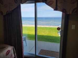 Schreibtisch, Verdunkelungsvorhänge, schallisolierte Zimmer