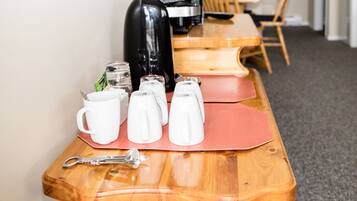 Room, 2 Queen Beds, Mountain View | Living area | Flat-screen TV