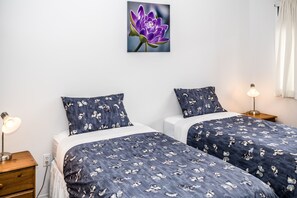 스위트, 침실 2개, 산 전망 | 이집트산  면 시트, 고급 침구, 각각 다른 스타일의 인테리어, 각각 다르게 가구 비치