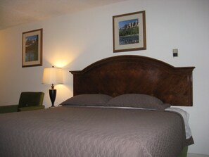 Room, 1 King Bed | Desk, free WiFi - Royal City Motor Inn (Brooks)