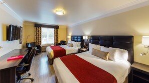 Kamar Standar, 2 Tempat Tidur Queen (Renovated) | Brankas, meja kerja, kedap suara, dan setrika/meja setrika