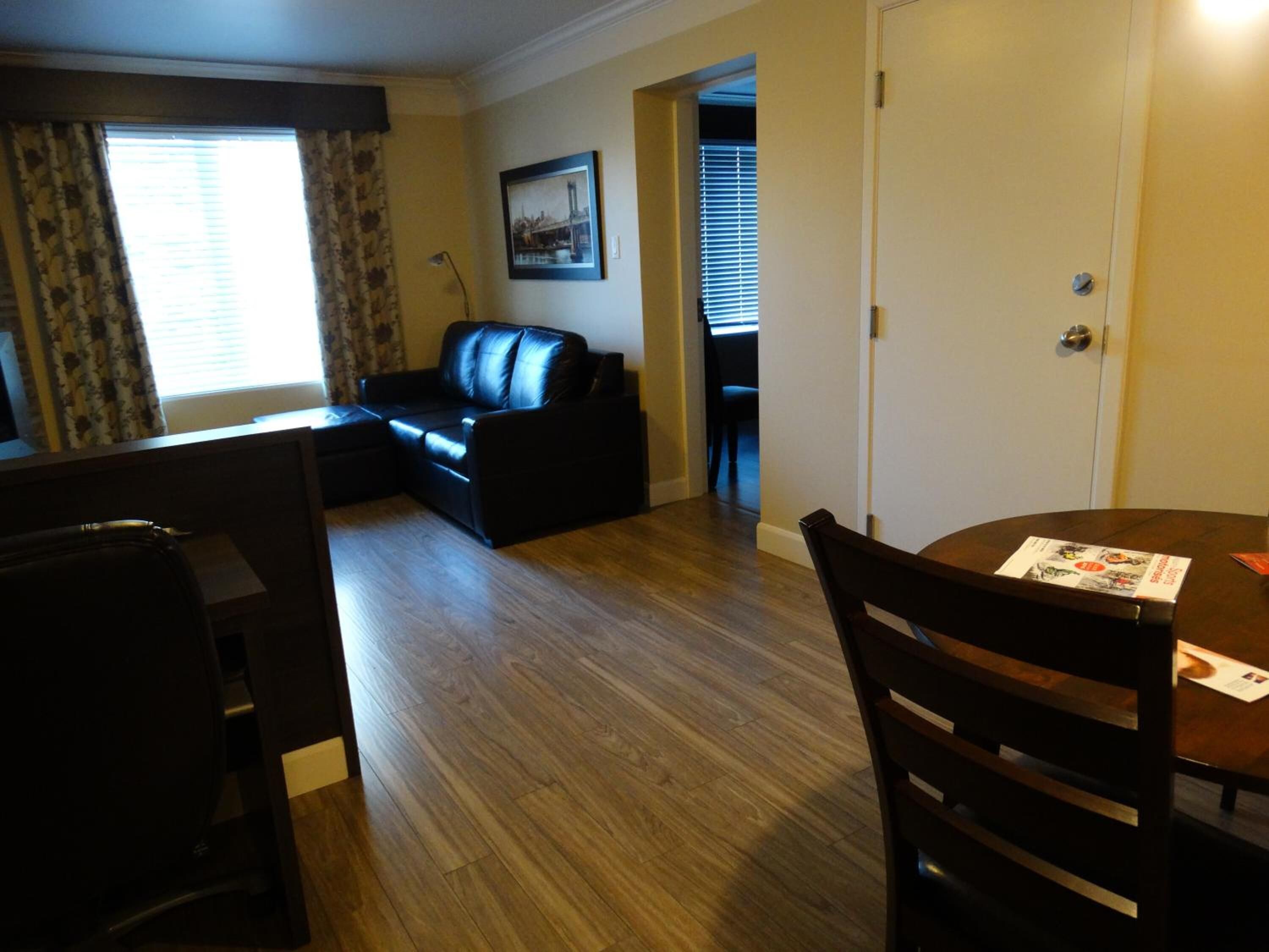 40-inch flat-screen tv with cable channels, tv