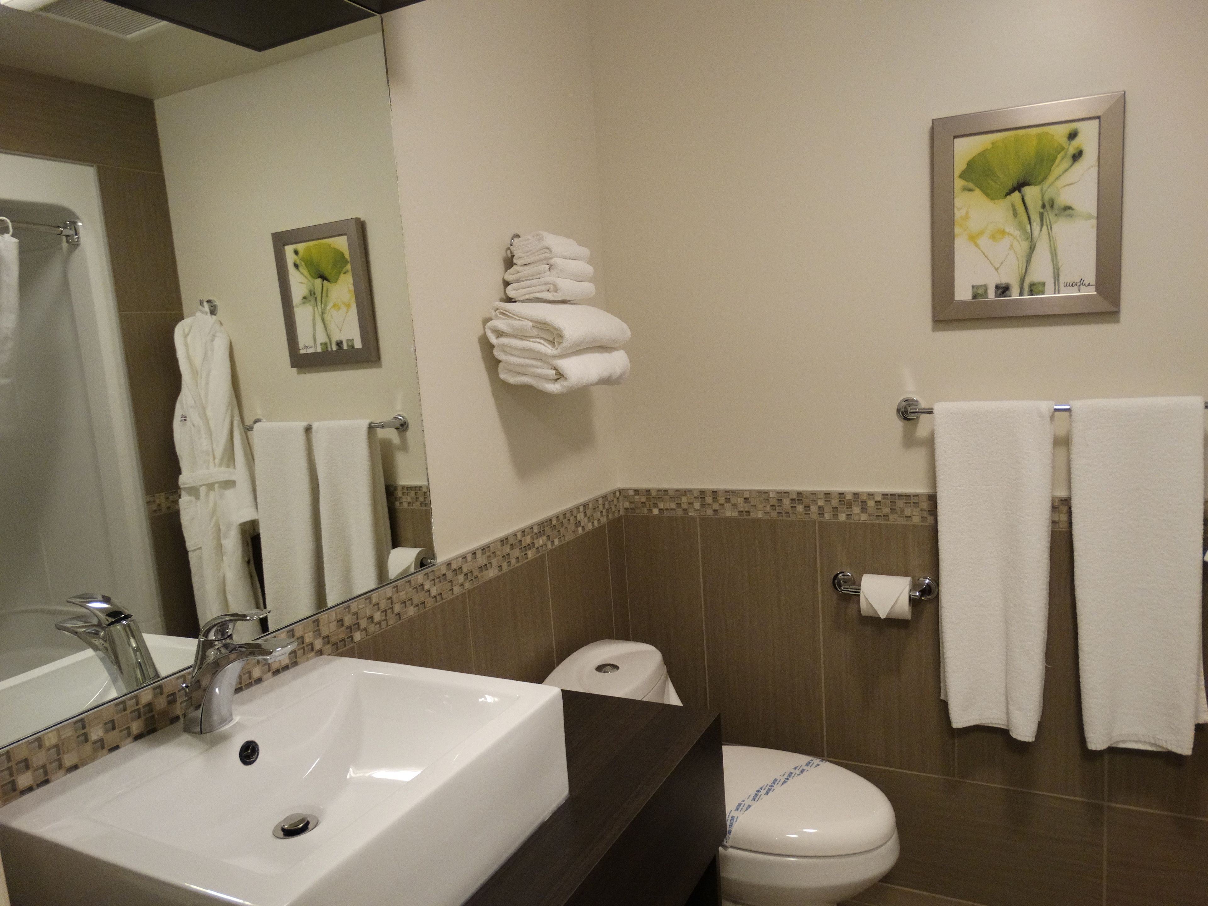 standard room, 2 queen beds (renovated) | bathroom | free toiletries, bathrobes, towels