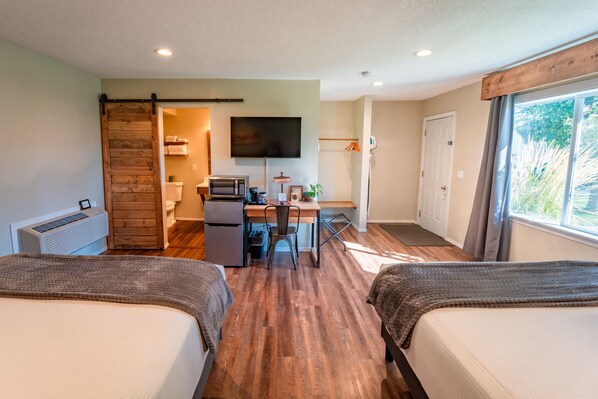 Classic Room, 2 Queen Beds, Non Smoking | Desk, iron/ironing board, free WiFi, bed sheets - Evergreen Motel (Libby)